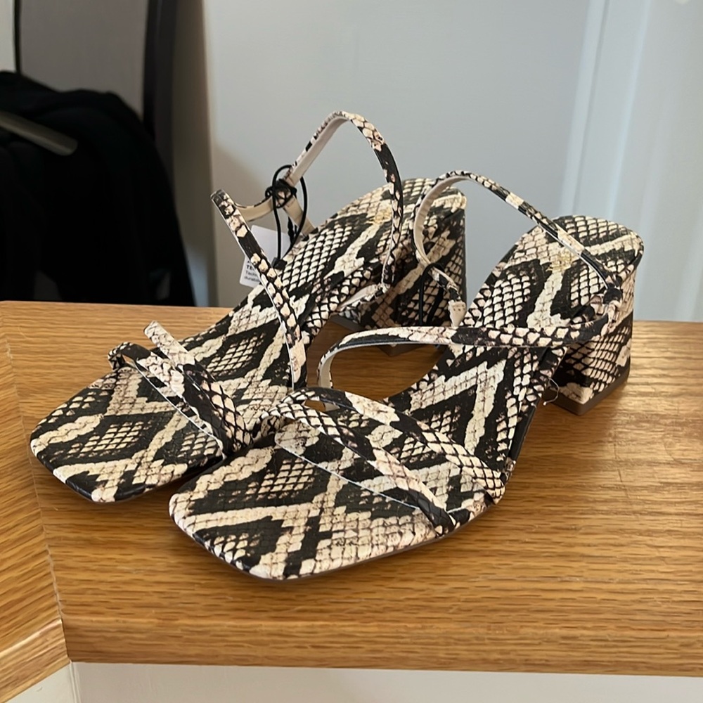 NWT ZARA Snake Print Sandal Size 8